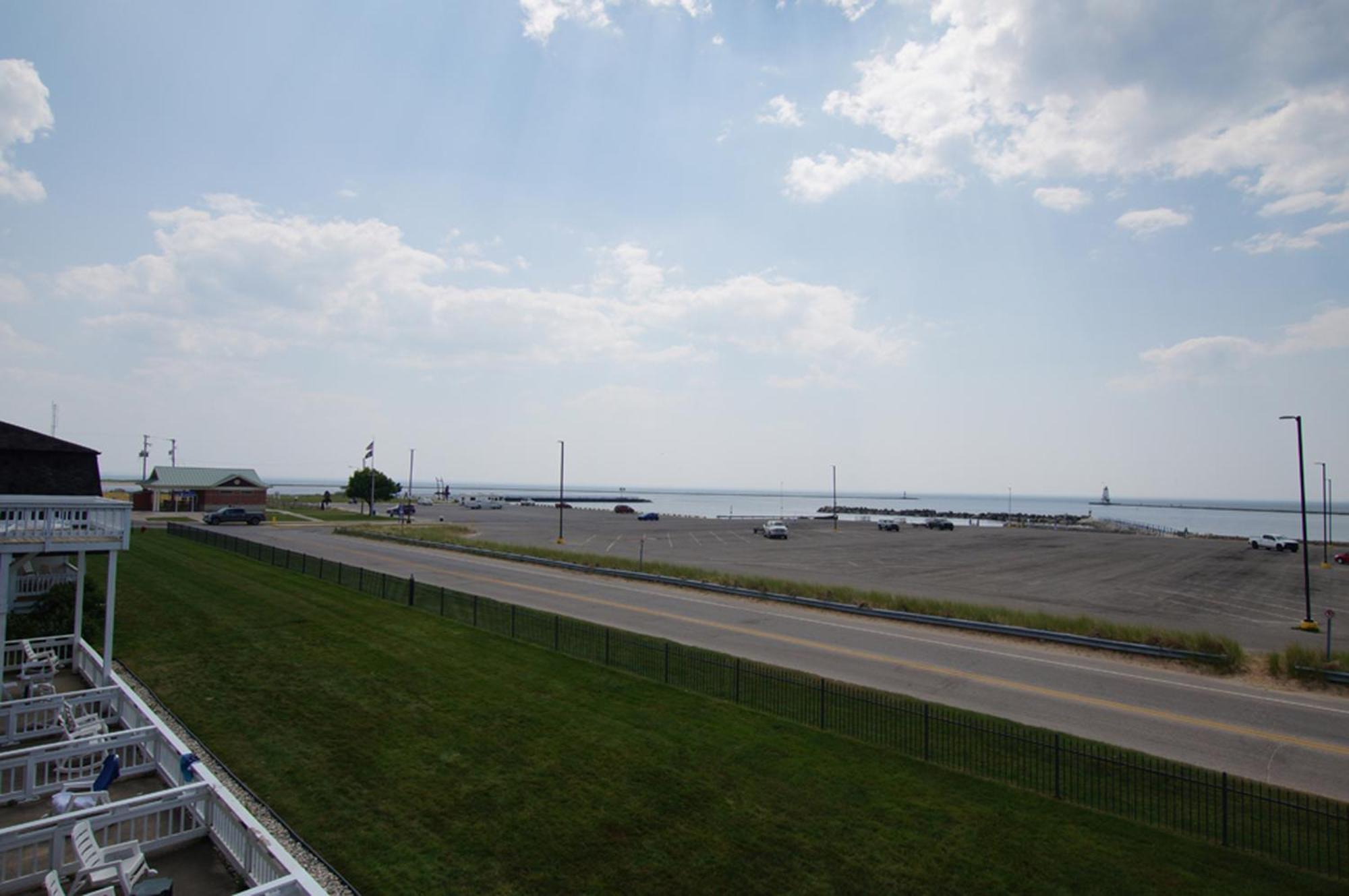Snyders Shoreline Inn Ludington Kültér fotó