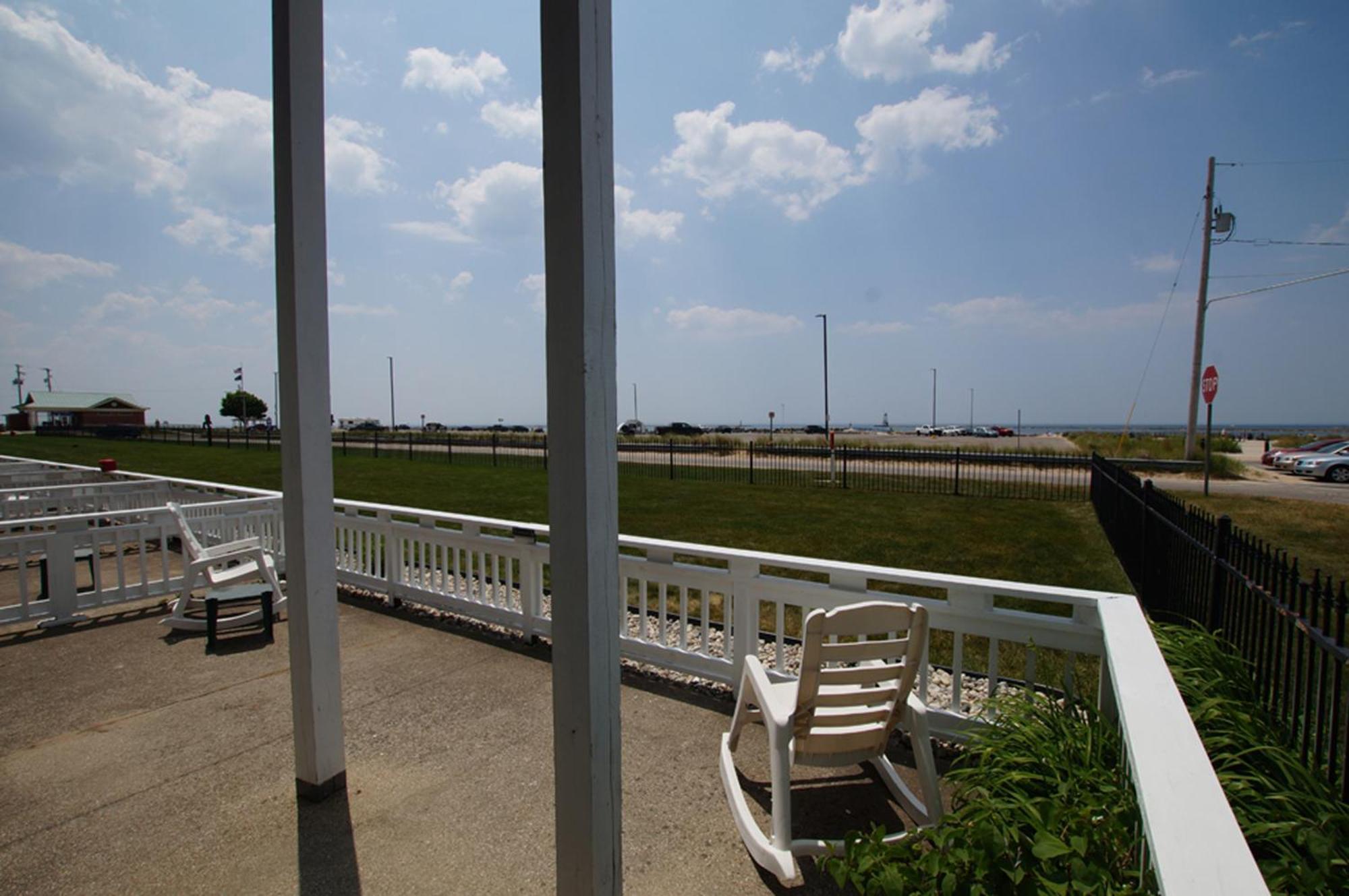 Snyders Shoreline Inn Ludington Kültér fotó