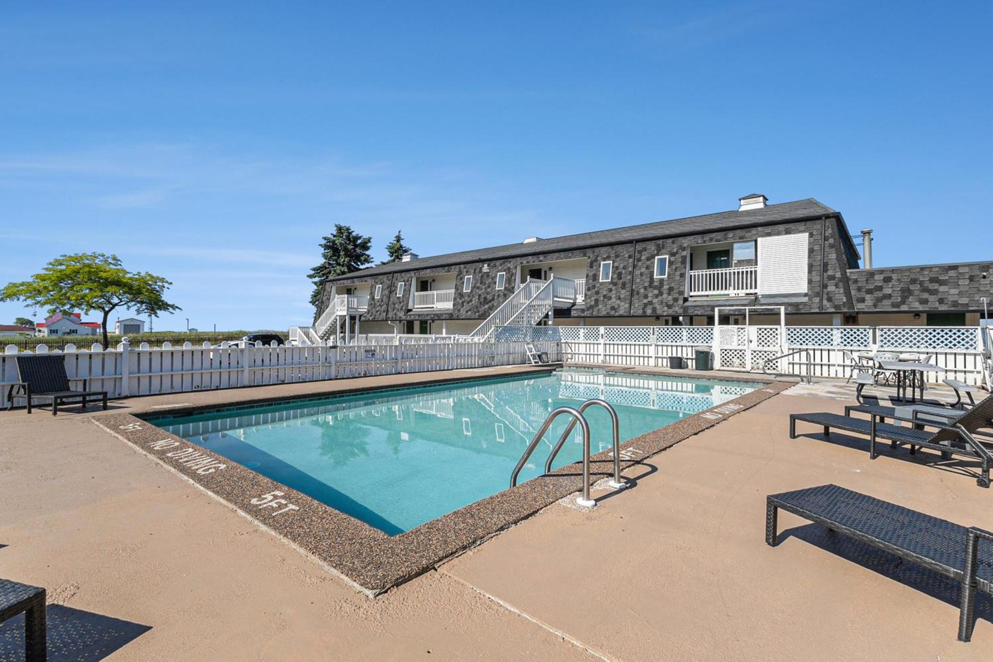 Snyders Shoreline Inn Ludington Kültér fotó