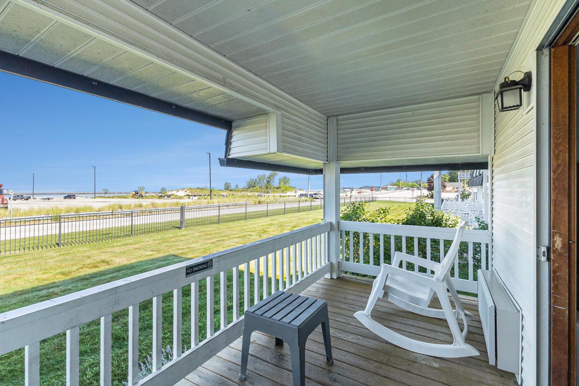 Snyders Shoreline Inn Ludington Kültér fotó